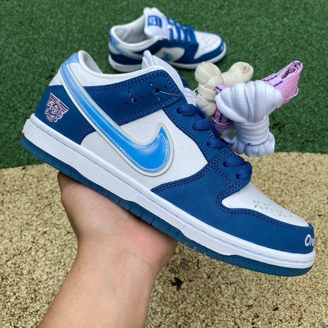 Nike SB Dunk Low "Whānau x Whakaarahia"